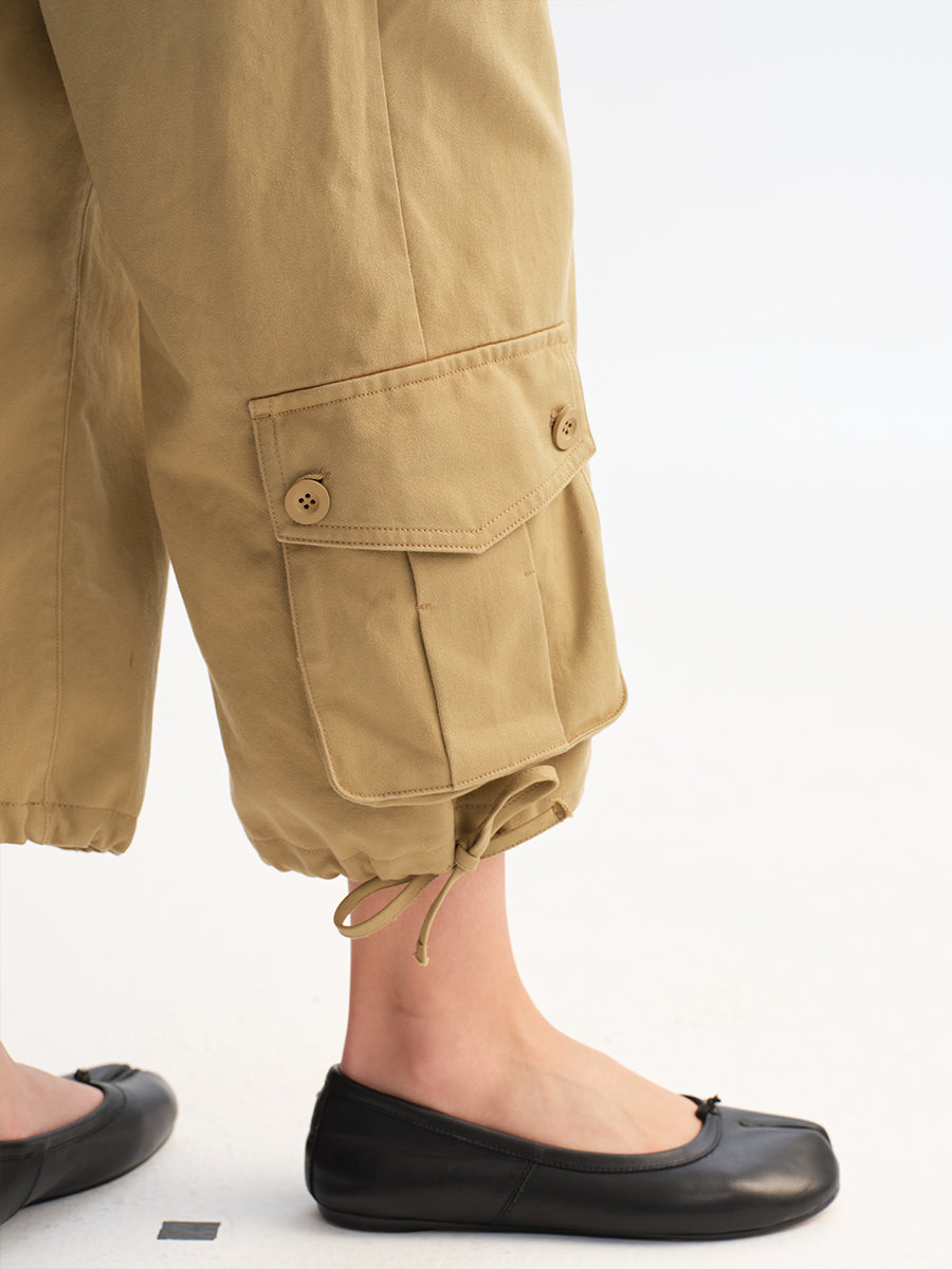 Hughum Khaki low-rise cargo capri pants with pockets