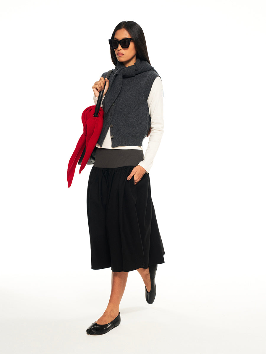 Hughum Threaded panels at the hem of a midi suit skirt