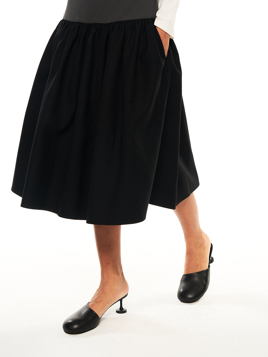 Hughum Threaded panels at the hem of a midi suit skirt