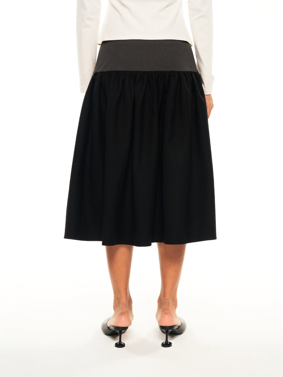 Hughum Threaded panels at the hem of a midi suit skirt