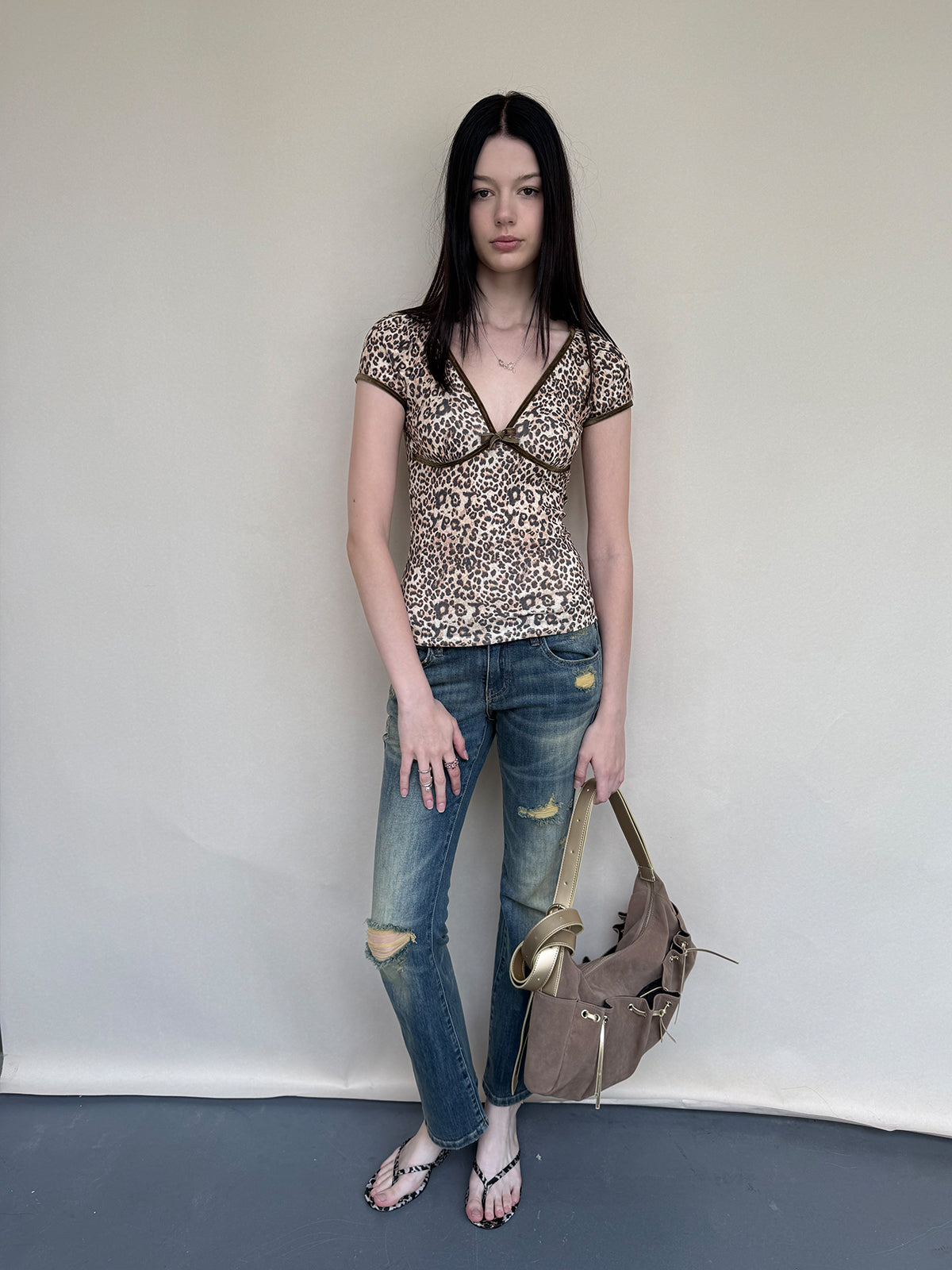 Dotyears Leopard Print Contrast Color Deep V-neck T-shirt (Two Colors)