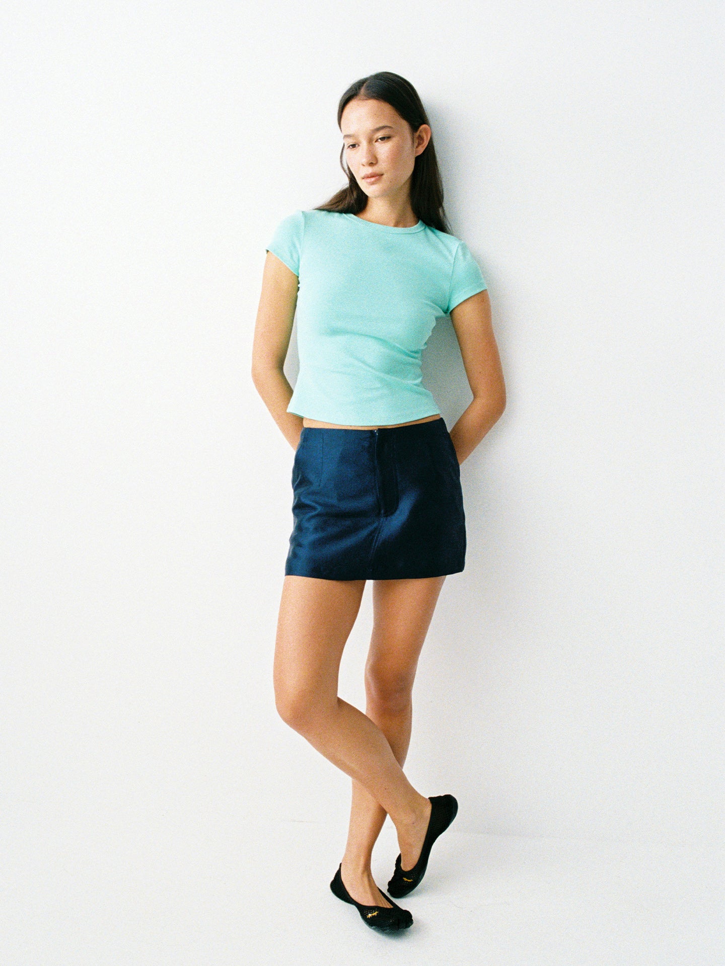 Hughum 26SS Solid Crew Neck Fitted Waist Knit Short Sleeve Top