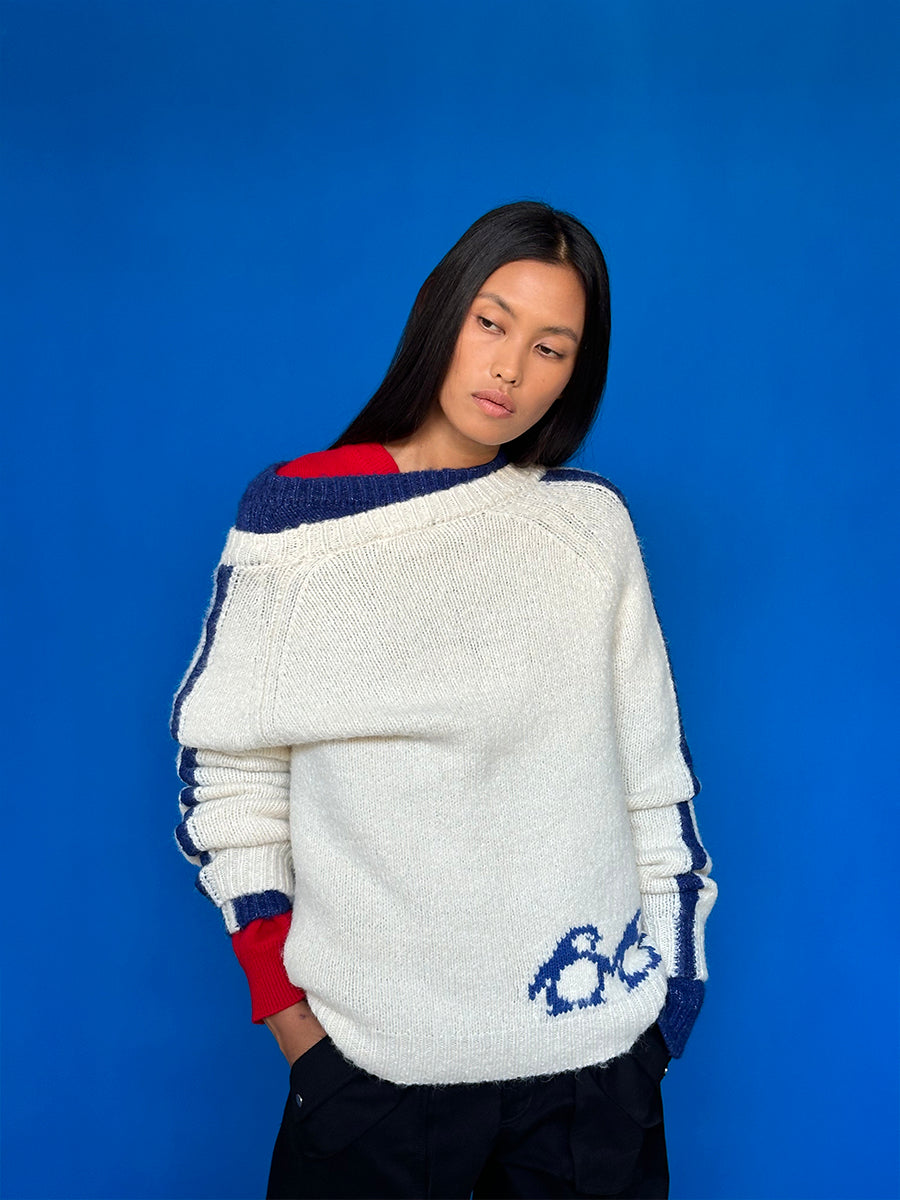 Hughum Blue and white contrasting penguin-blend sweater