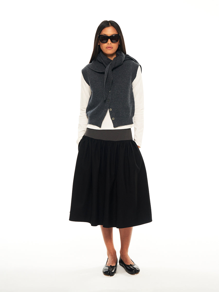 Hughum Threaded panels at the hem of a midi suit skirt