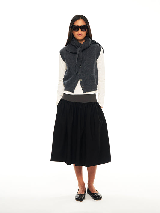 Hughum Threaded panels at the hem of a midi suit skirt