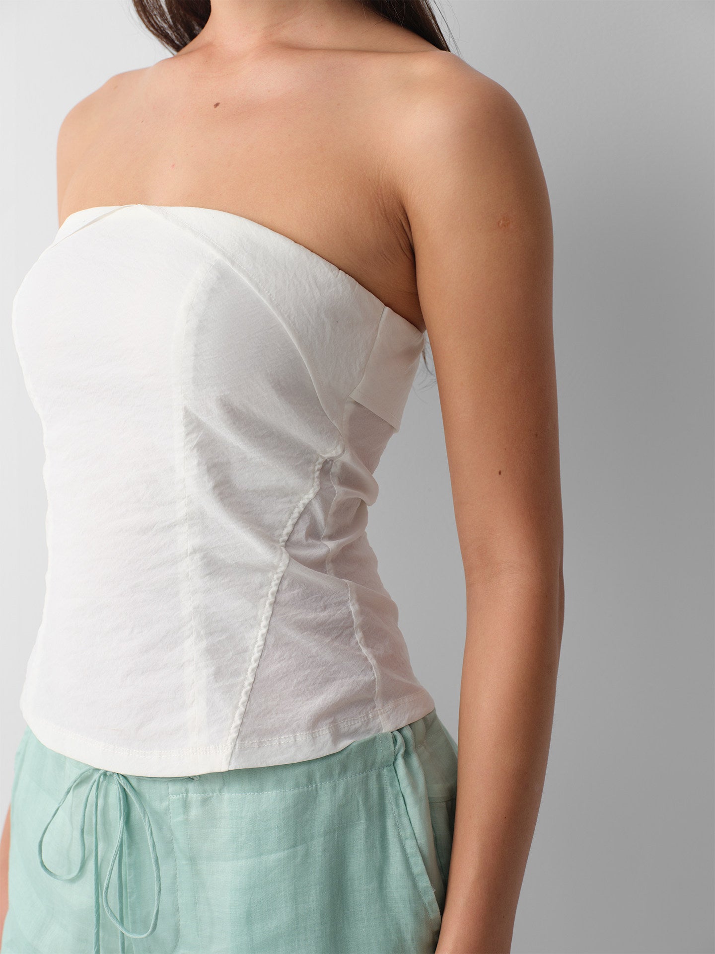 Hughum 26SS White Nylon Tube Top